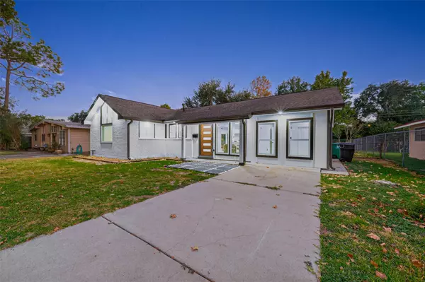 7131 Mobud DR, Houston, TX 77074