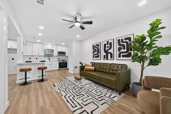 7131 Mobud DR, Houston, TX 77074