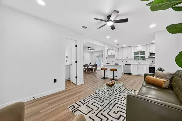 7131 Mobud DR, Houston, TX 77074