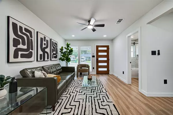 7131 Mobud DR, Houston, TX 77074