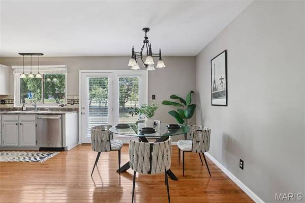 313 Oakfield DR, Ballwin, MO 63021