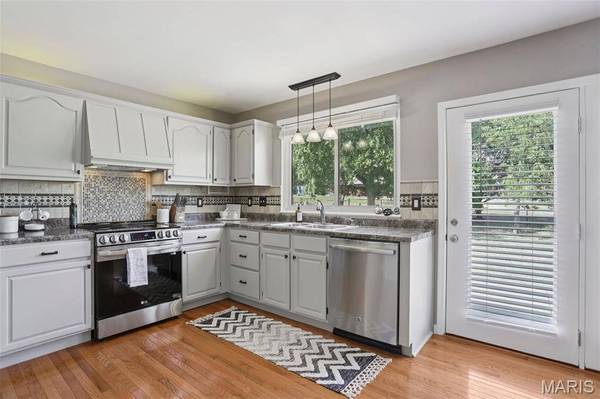 313 Oakfield DR, Ballwin, MO 63021