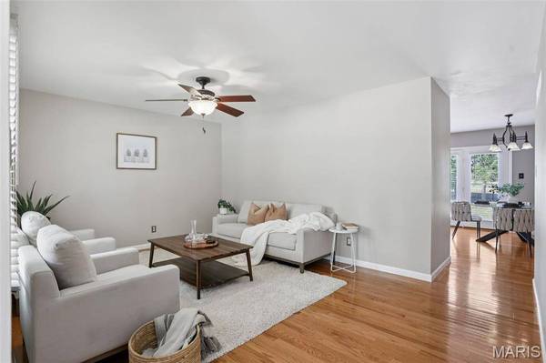 313 Oakfield DR, Ballwin, MO 63021