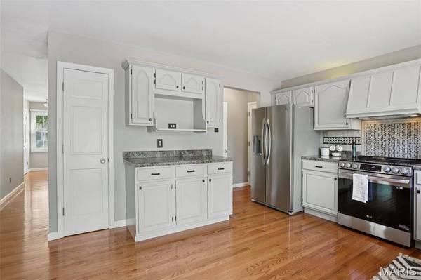 313 Oakfield DR, Ballwin, MO 63021