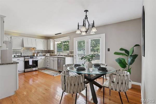 313 Oakfield DR, Ballwin, MO 63021