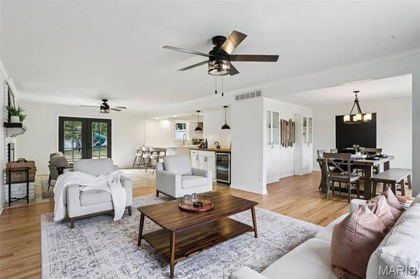 54 Sennawood DR, Fenton, MO 63026