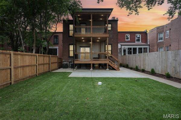 3940 Hartford ST, St Louis, MO 63116