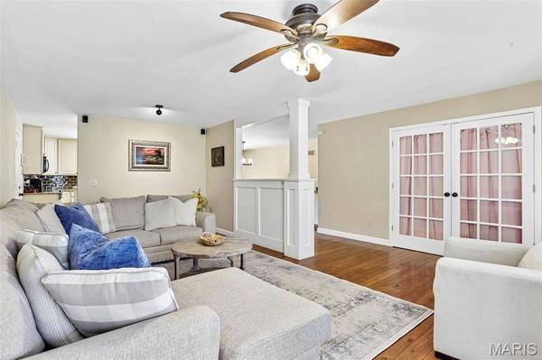 987 Century Oaks DR, Manchester, MO 63021