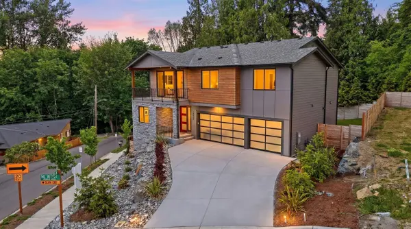 18520 83rd Ave NE, Kenmore, WA 98028-2816
