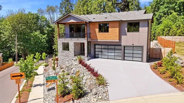 18520 83rd Ave NE, Kenmore, WA 98028-2816
