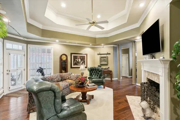 6401 Steeple Chasse, Orange, TX 77632