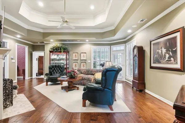 6401 Steeple Chasse, Orange, TX 77632