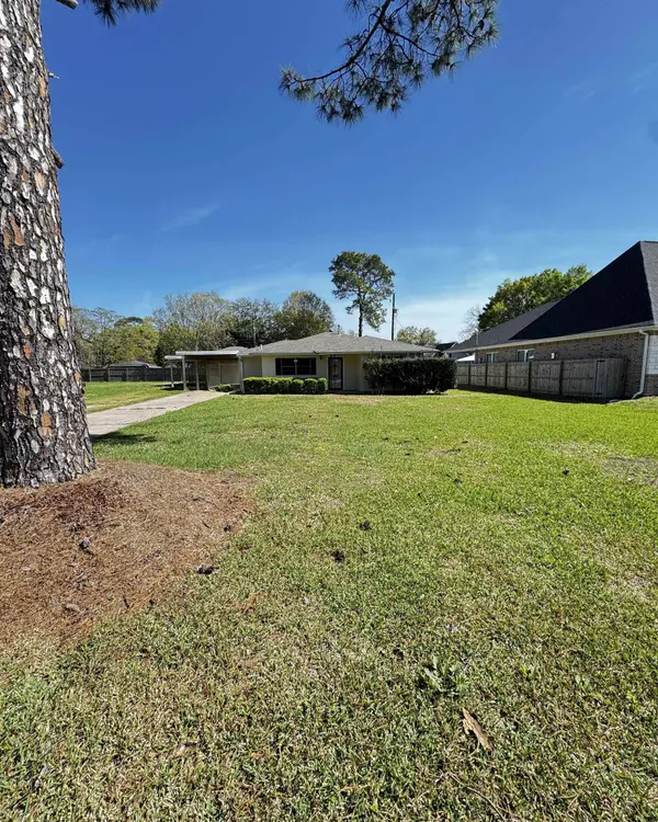 2417 8th, Port Neches, TX 77651