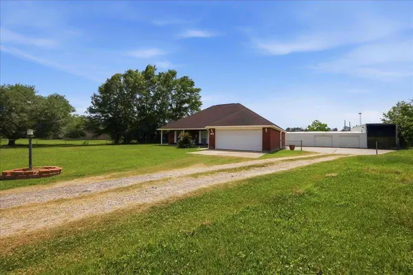 11689 Old Highway 62, Orange, TX 77632