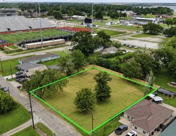 412 Avenue F, Port Neches, TX 77651
