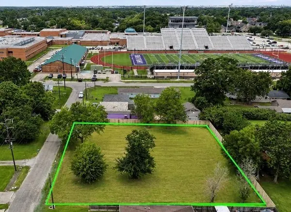 420 Avenue F, Port Neches, TX 77651