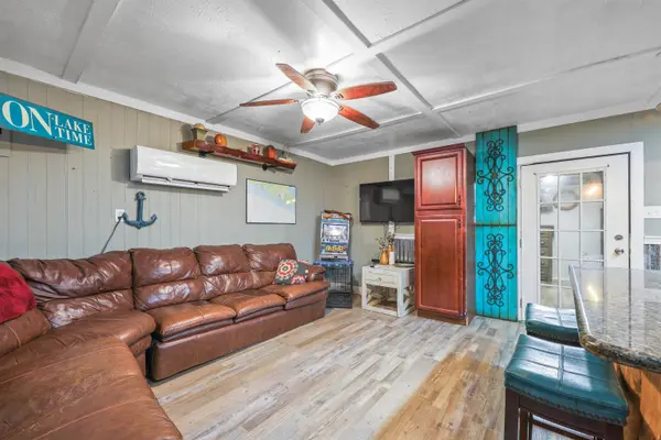 304 Beechwood Loop, Hemphill, TX 75948