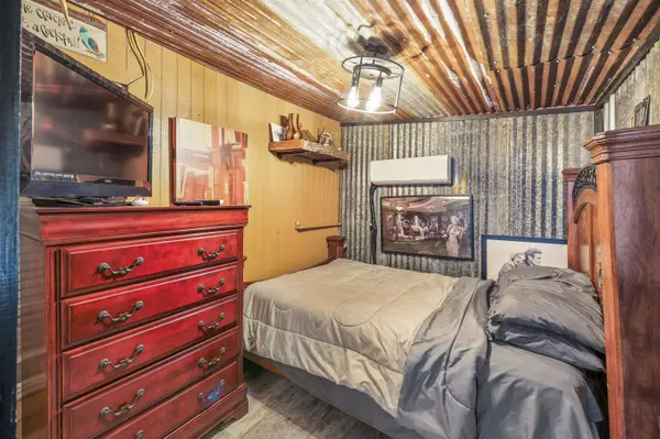 304 Beechwood Loop, Hemphill, TX 75948