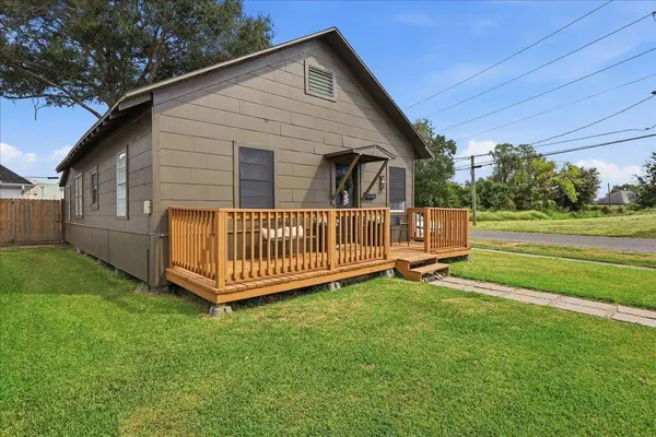 1302 Katy, Port Neches, TX 77651