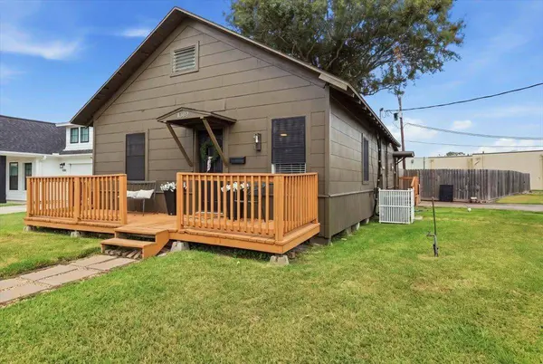 1302 Katy, Port Neches, TX 77651