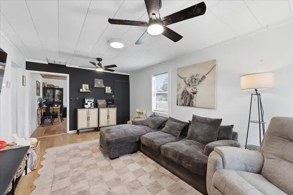 1302 Katy, Port Neches, TX 77651