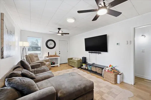 1302 Katy, Port Neches, TX 77651