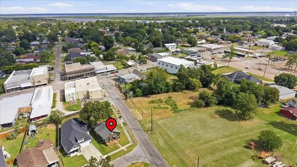 1302 Katy, Port Neches, TX 77651