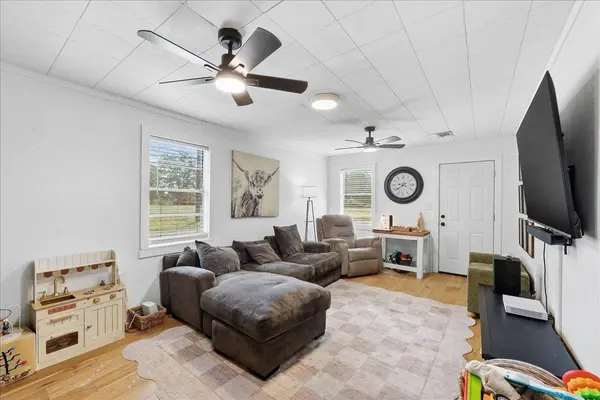 1302 Katy, Port Neches, TX 77651