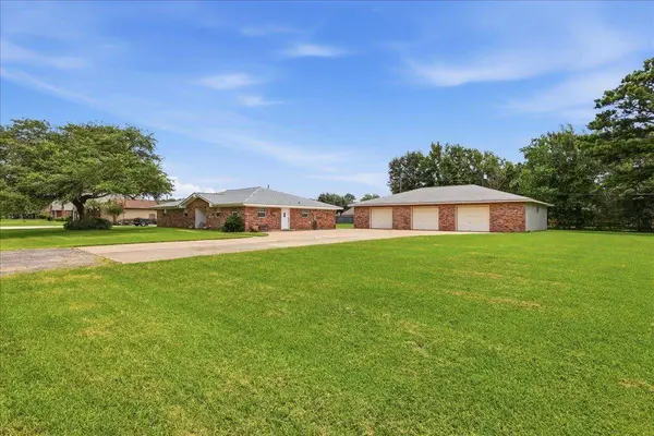 186 Poinsetta, Bridge City, TX 77611