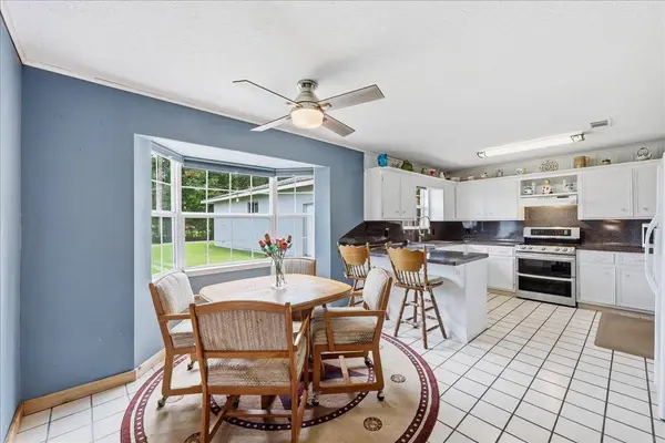 186 Poinsetta, Bridge City, TX 77611