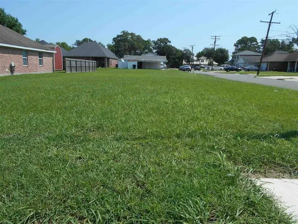1804 N 21st, Nederland, TX 77627
