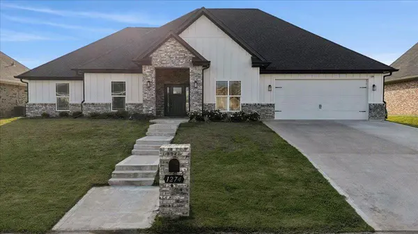 1274 Bourbon St, Bridge City, TX 77611