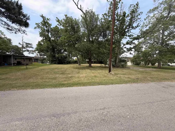 5029 Shelley Dr, Beaumont, TX 77705