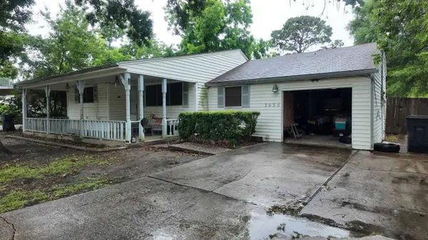 3035 Berry Ave, Groves, TX 77619
