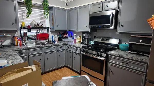 3035 Berry Ave, Groves, TX 77619