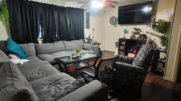 3035 Berry Ave, Groves, TX 77619