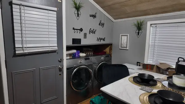 3035 Berry Ave, Groves, TX 77619
