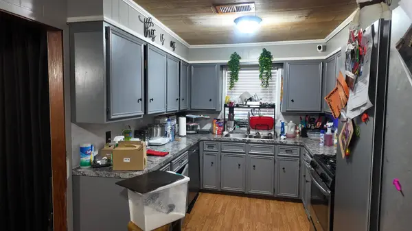 3035 Berry Ave, Groves, TX 77619
