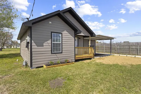 3195 25th St, Port Arthur, TX 77642