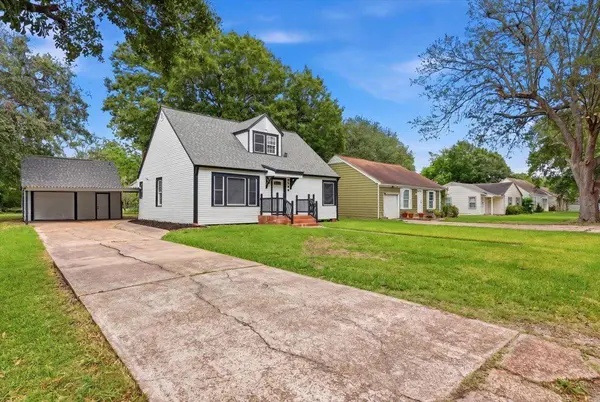 3140 Alamo Ave, Port Arthur, TX 77642