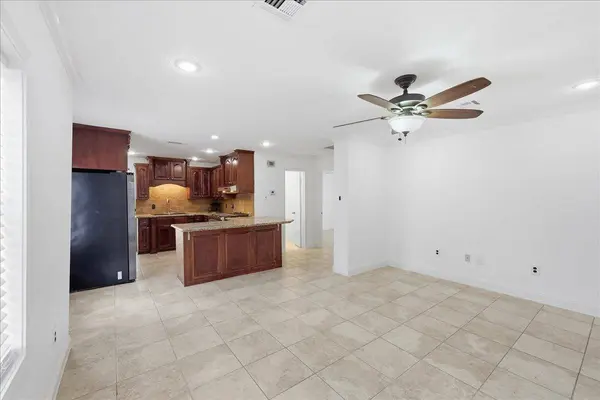 1101 Macarthur Drive, Port Neches, TX 77651