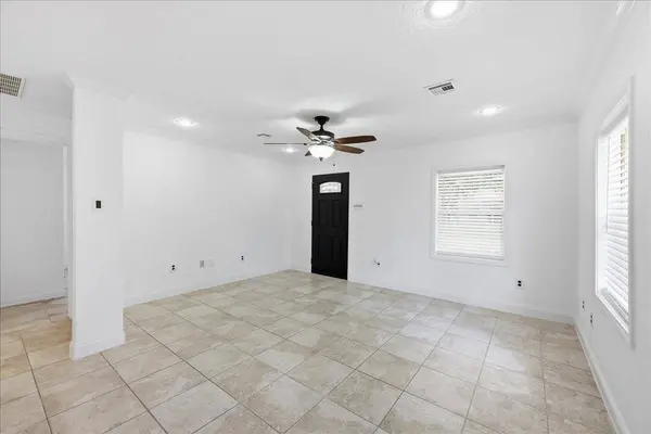 1101 Macarthur Drive, Port Neches, TX 77651