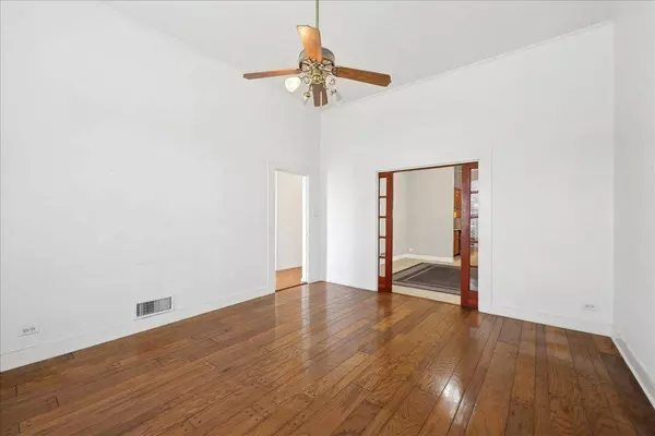 203 N Twin City Hwy, Nederland, TX 77627