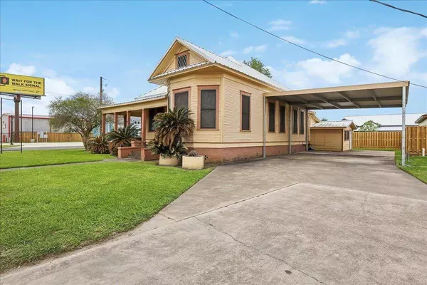 203 N Twin City Hwy, Nederland, TX 77627