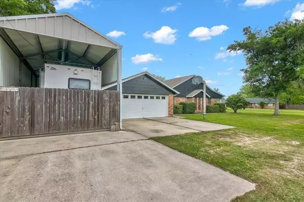 817 Norbert ST, Bridge City, TX 77611