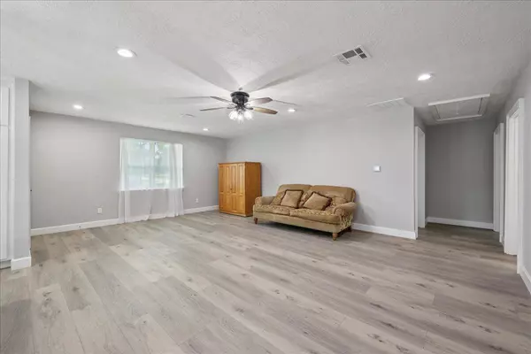 379 Rose Ln, Orange, TX 77632