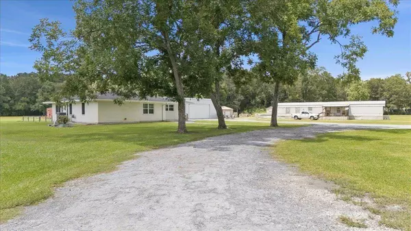 379 Rose Ln, Orange, TX 77632