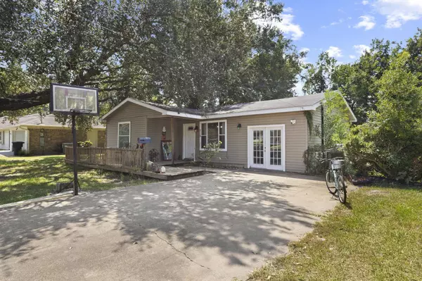 315 N 3rd St, Nederland, TX 77627