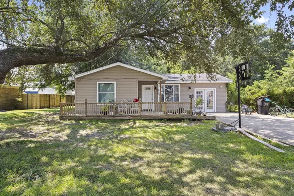 315 N 3rd St, Nederland, TX 77627