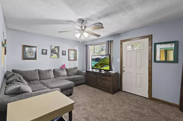 315 N 3rd St, Nederland, TX 77627